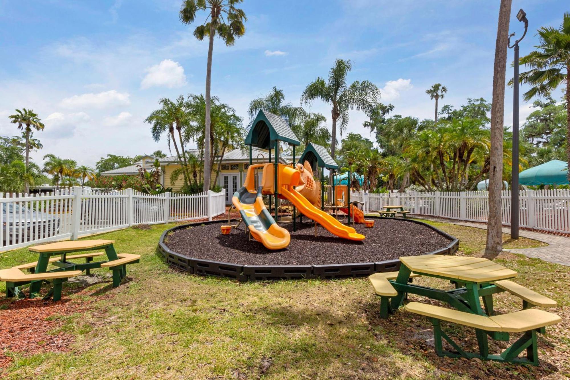 סלבריישן Tropical Palms Resort מראה חיצוני תמונה